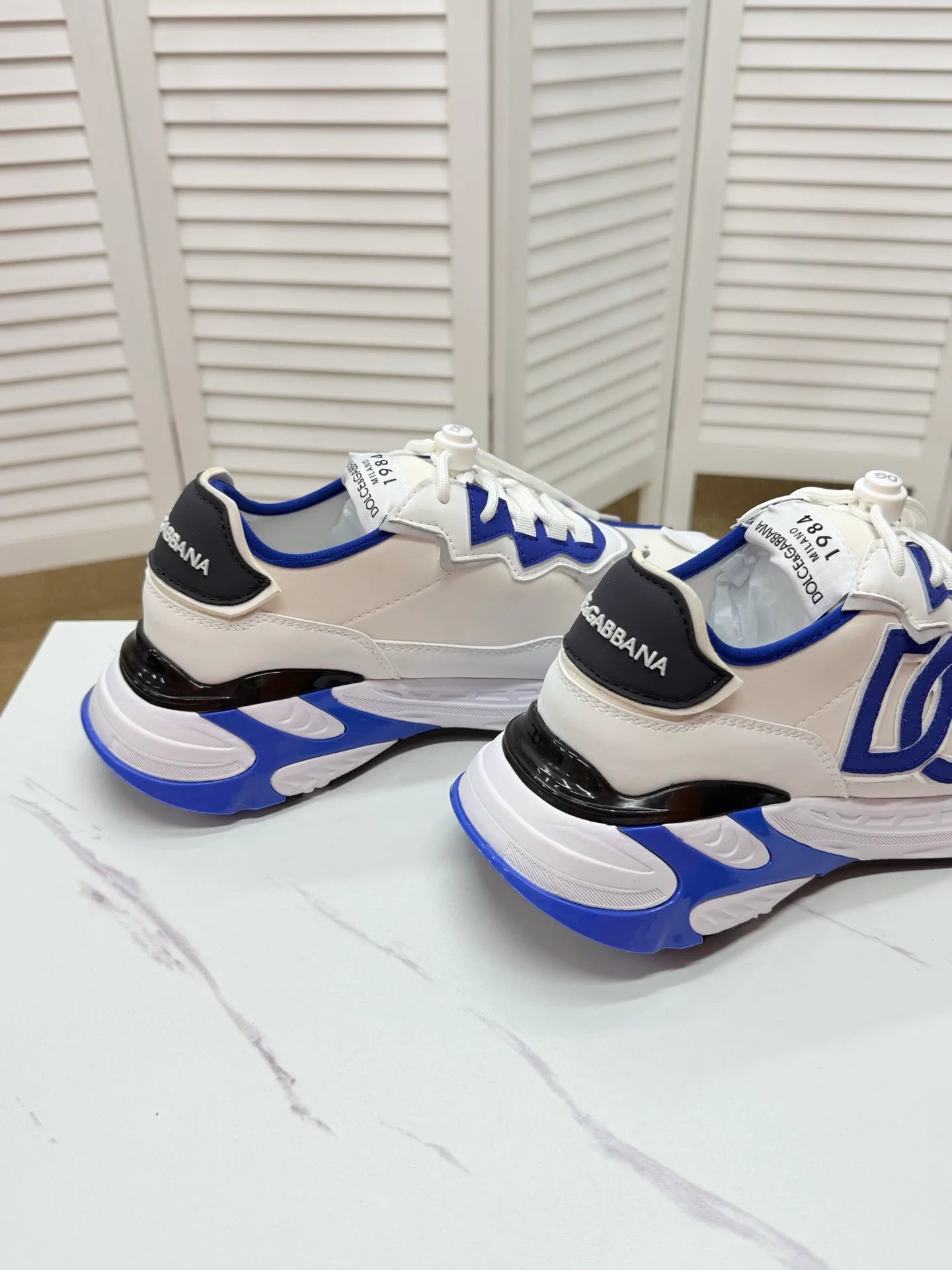 Men's clothing and shoes 260. The latest sports and casual shoes for couples (DG) are fashionable and versatile, and can add luster to various looks. Create an exquisite design with unique dynamic vitality and modern atmosphere, showing modern elegance. Size: 35-46 (custom-made sizes 45 and 46 are non-refundable) Se